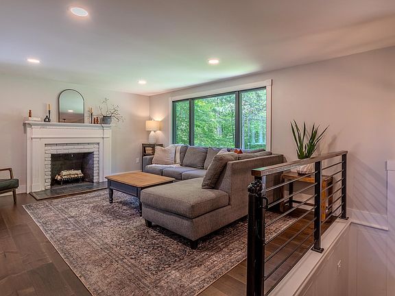 3rd image of 144 Oak Knoll Road
