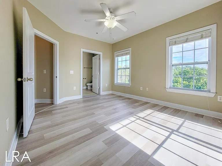 100 Gateway Dr #130 — Photo 13