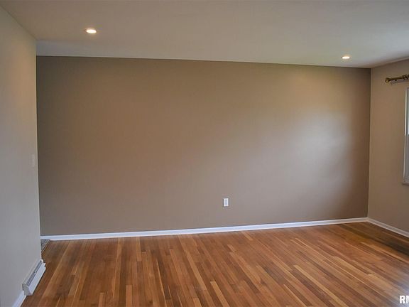 3rd image of 607 Coronado St
