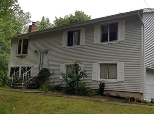 36 Pheasant Run Dr, Gales Ferry, CT 06335