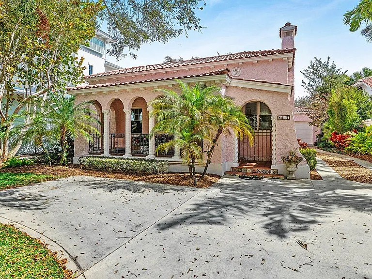 217 SE Coconut Ave — Photo 7