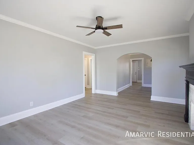 1602 Waverly Ave — Photo 4