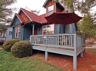 35 Waterlily Dr, Flat Rock, NC 28731