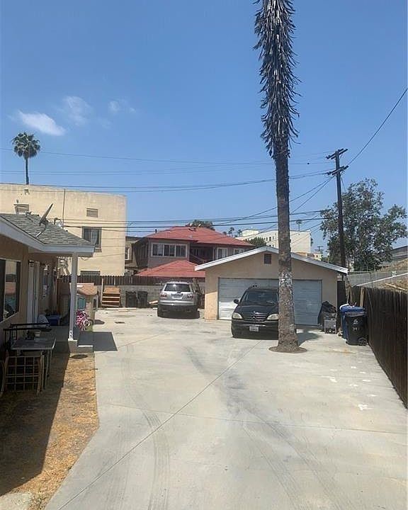 2nd image of 545 N Berendo St