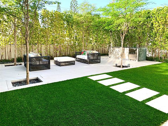 2nd image of 300 Collins Ave #2C