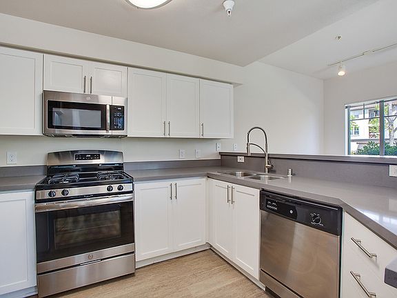 4th image of 1500 Tulipan Cir #28-1416