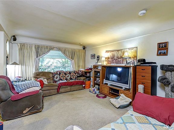 4th image of 310 N St NE