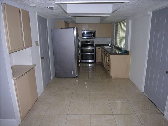 4th image of 1838 Avenue B