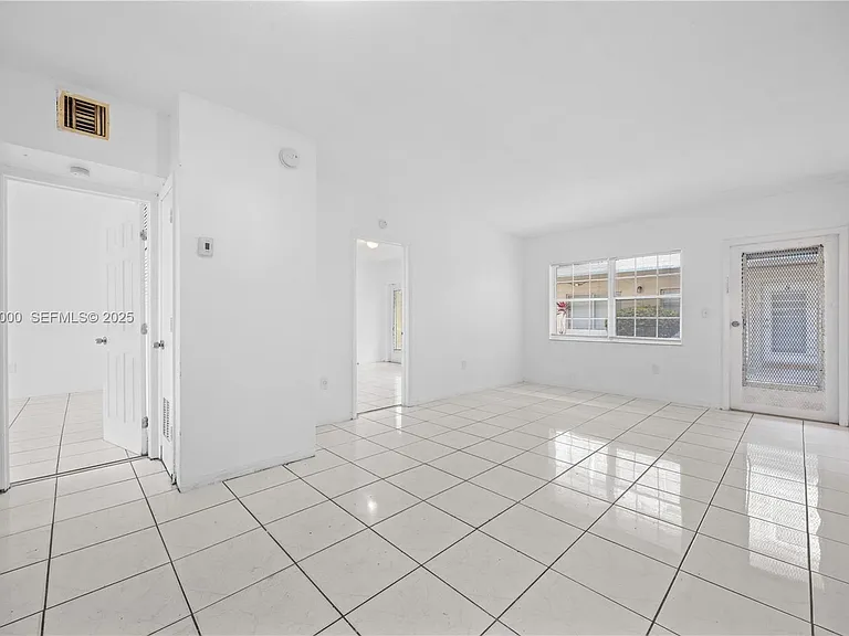 2072 NE 169th St #2 — Photo 10