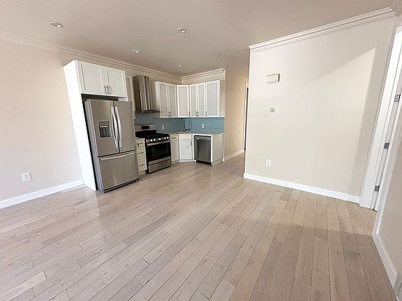 4th image of 342 Montauk Ave #1