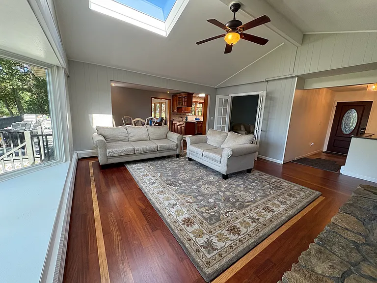 421 Hemlock Point Dr — Photo 6