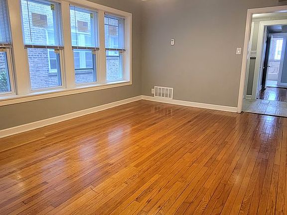 3rd image of 7637 S Kingston Ave APT 2