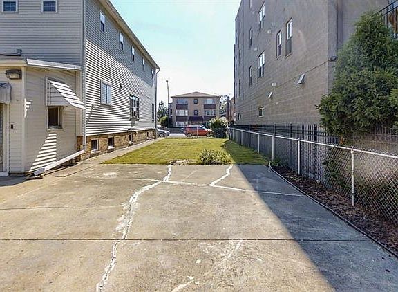 3rd image of 3028 N Harlem Ave