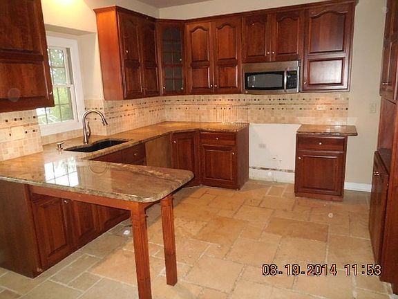 5th image of 614 Mahoney Dr