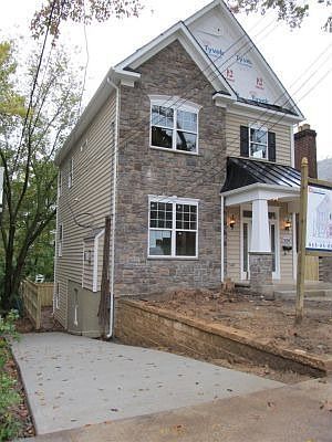2nd image of 3124 Chestnut St NE
