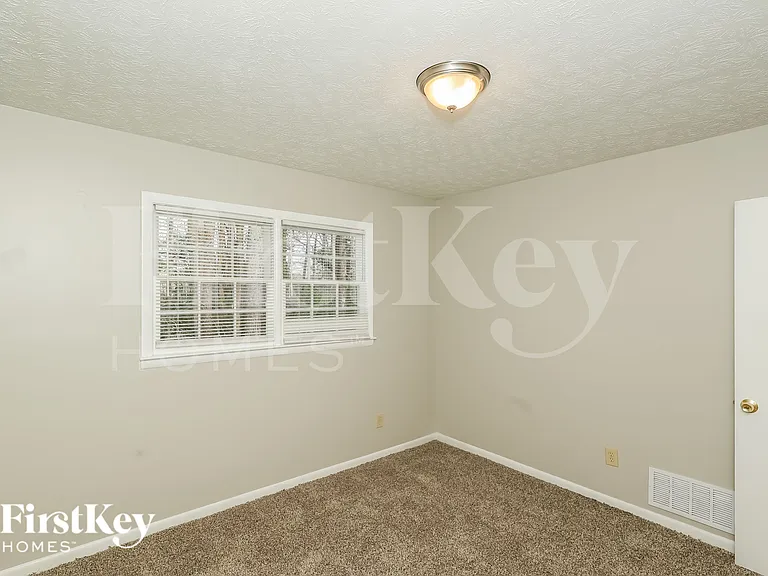 335 Sharon Dr — Photo 13