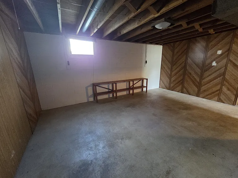 145 8th Ave E — Photo 8