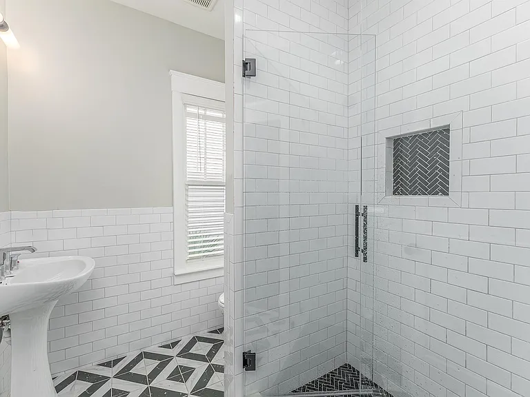 114 W Anderson St #B — Photo 9