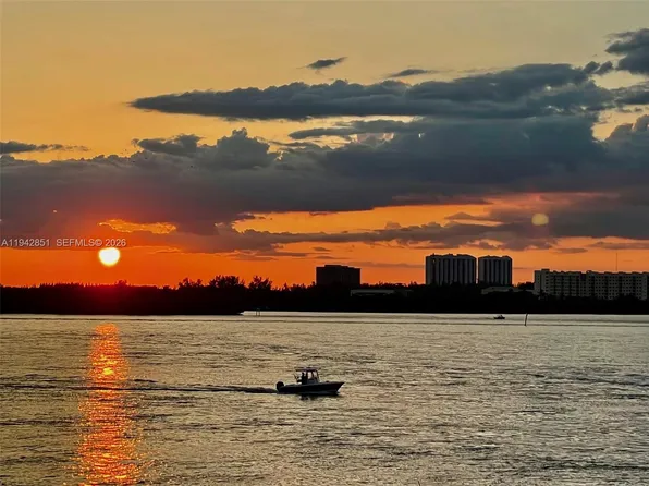 286 Bal Bay Dr APT 3A, Bal Harbour, FL 33154