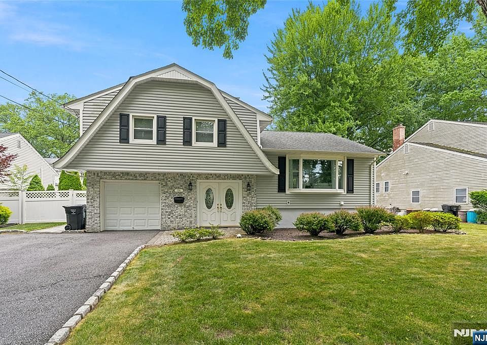 1st image of 290 McHenry Dr