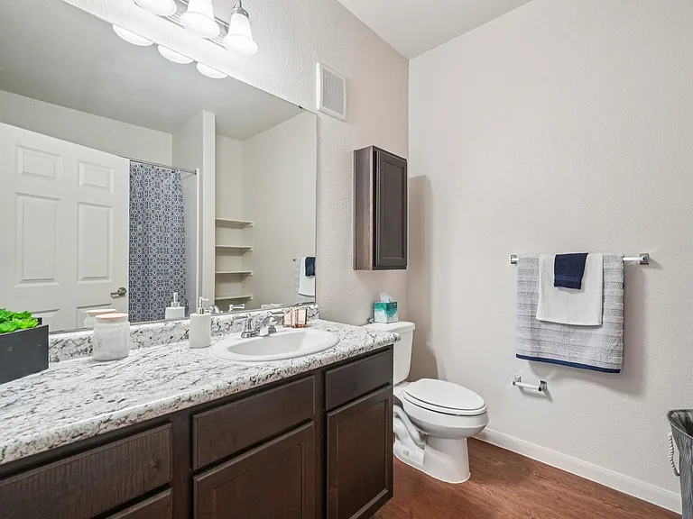 Culebra Creek Apartments — Photo 8
