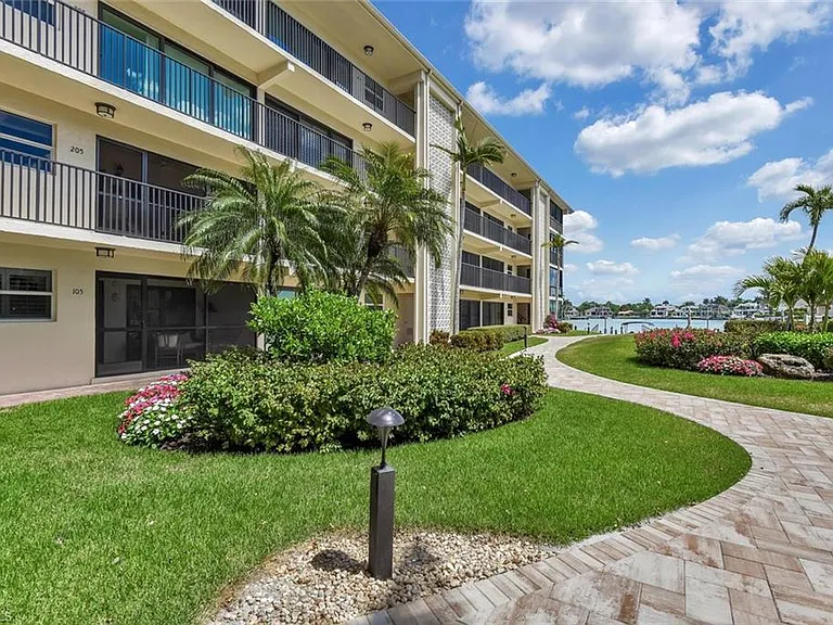 3200 Gulf Shore Blvd N #105 — Photo 26