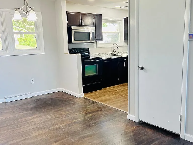 102 Wesley Dr — Photo 4
