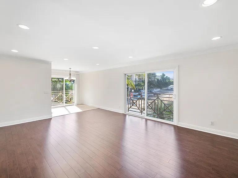 2300 Fox Hills Dr — Photo 14