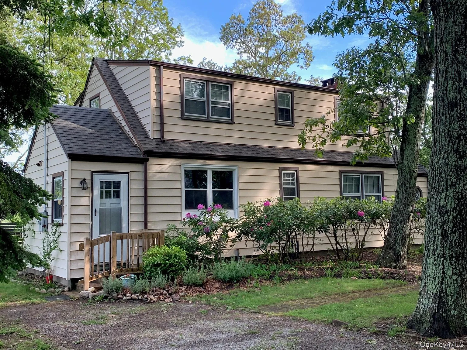2 bed, 1.5 bath, 1750 sqft, $6,000 — Photo 2