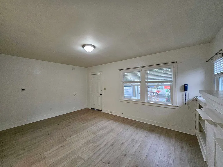 11380 Greenburg Apartments — Photo 13