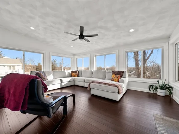 6 Fairlawn Ave, Burlington, MA 01803