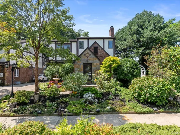 73 Jayson Avenue, Great Neck, NY 11021