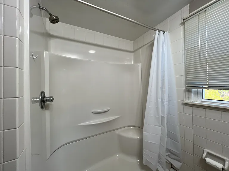 1722 Hamblin Ct #5 — Photo 3