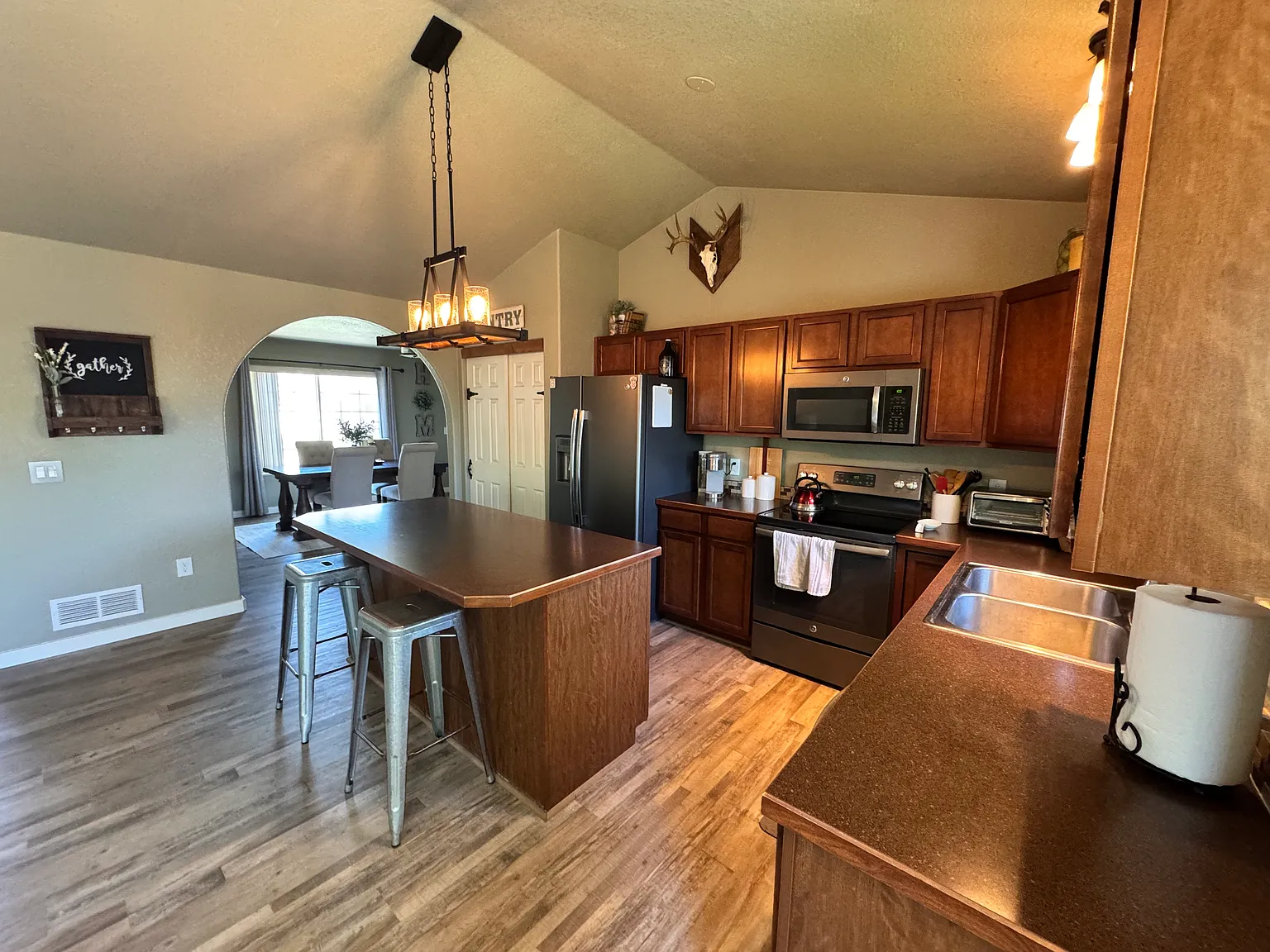 3 bed, 1504 sqft, $3,200 — Photo 2