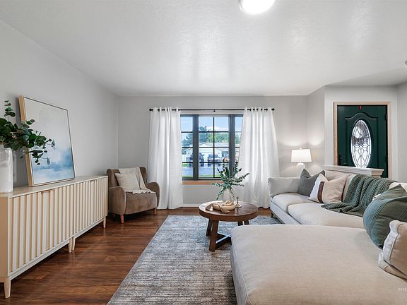 2nd image of 301 Diamond Dr