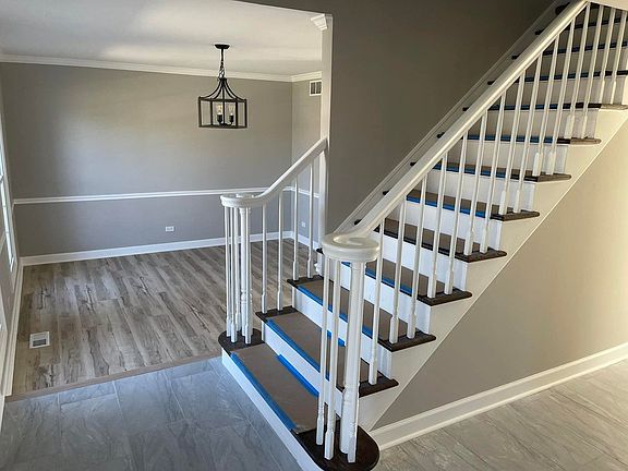 4th image of 2084 Gladstone Dr