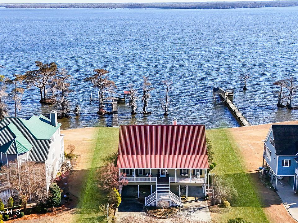 1st image of 446 Batchelor Bay Drive