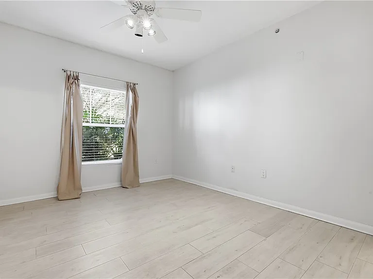 5090 Fairways Cir #H107 — Photo 7