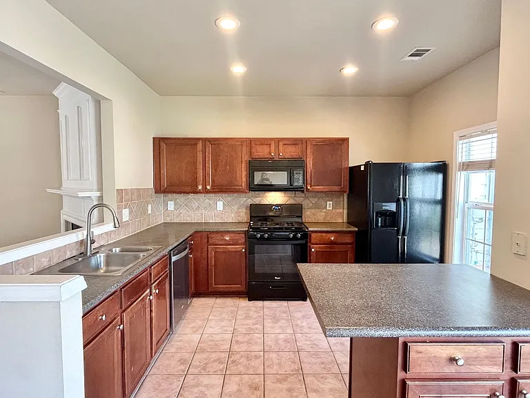 933 Prestwyck Ct — Photo 9