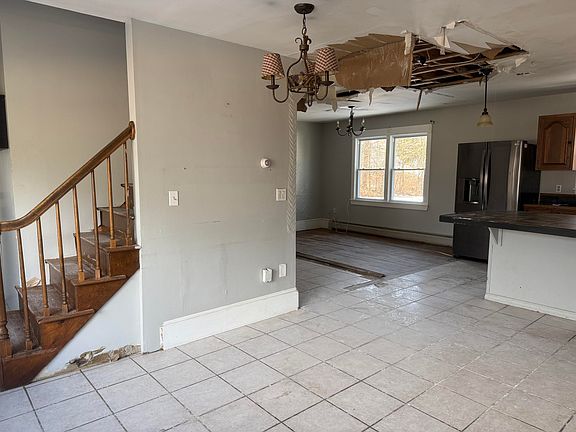 4th image of 306 Empire Road