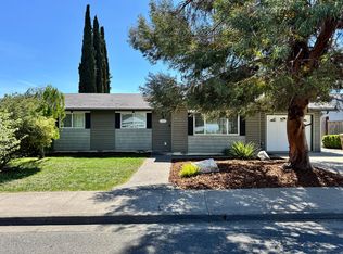 949 NW Morgan Ln, Grants Pass, OR 97526