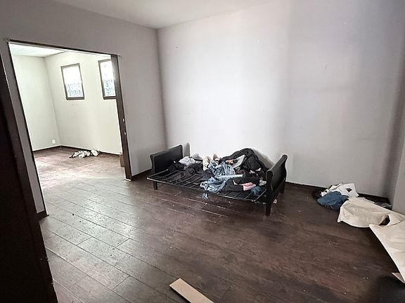 3rd image of 10453 S Ewing Ave