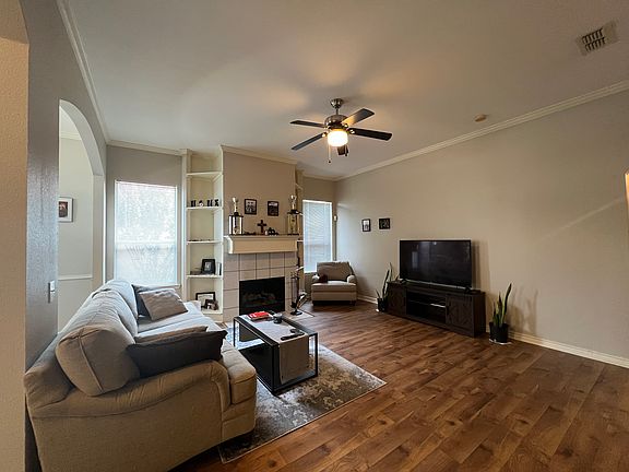 2nd image of 913 S Kentucky St
