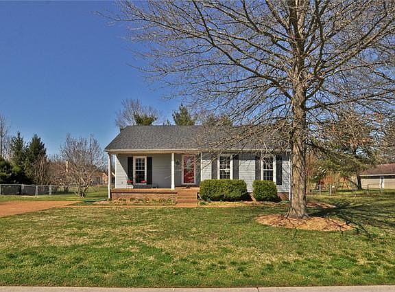 2nd image of 828 Harpeth Bend Dr