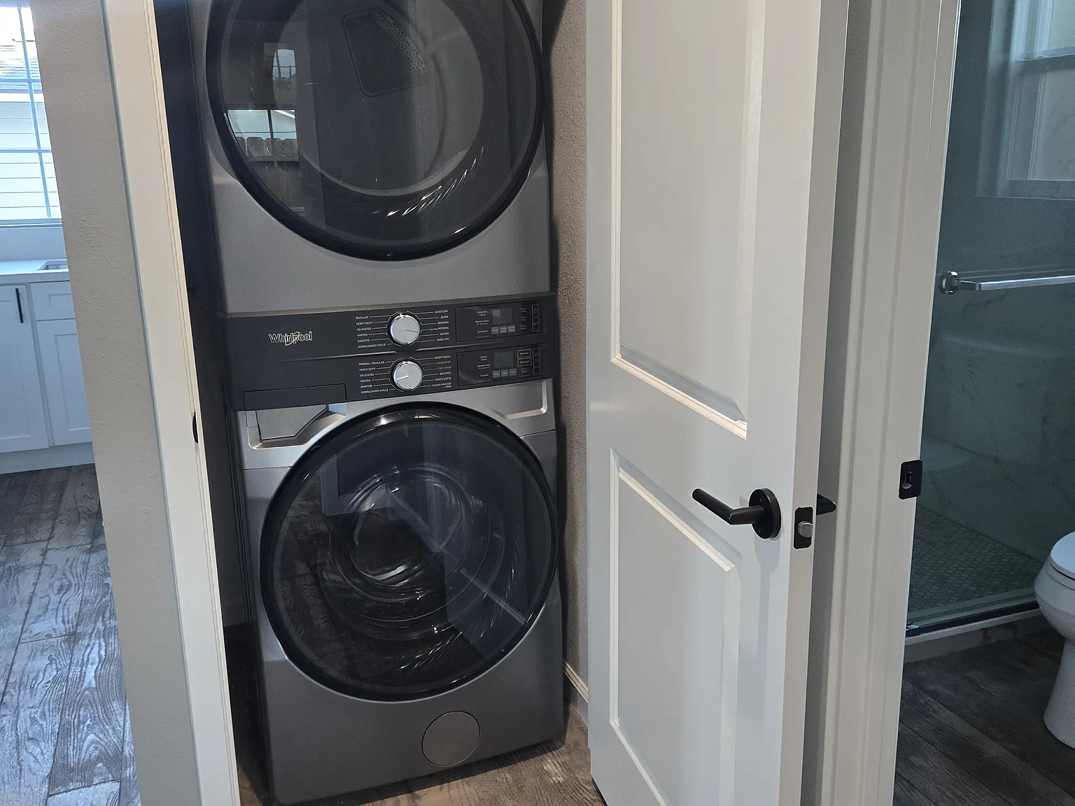2 bed, 690 sqft, $3,500 — Photo 2