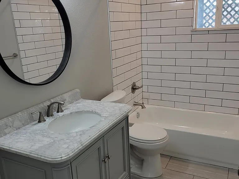 214 Glasgow Dr — Photo 7