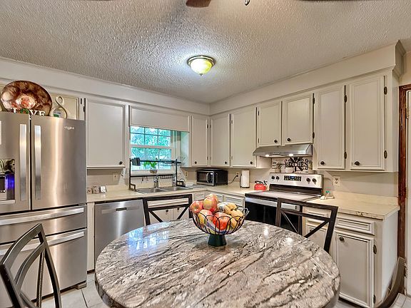 2nd image of 209 Sommerset Dr