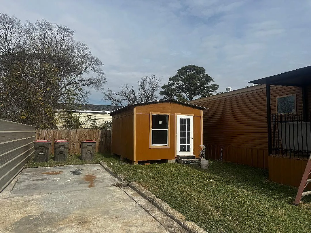3 bed, 2.0 bath, 793 sqft, $1,600 — Photo 3