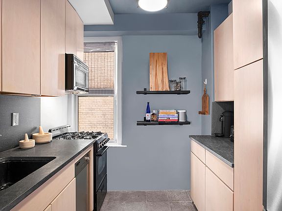 5th image of 31 E 12th St APT 11A