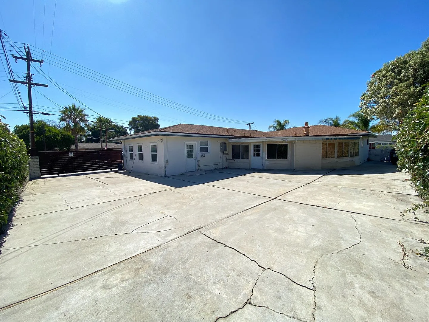 8BD/3BA, Lots of Parking! — Photo 2